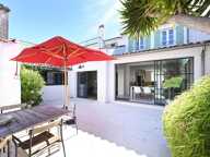 RARE! COEUR VILLAGE PROPRIETE AVEC PISCINE — photo 3