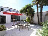 RARE! COEUR VILLAGE PROPRIETE AVEC PISCINE — photo 4