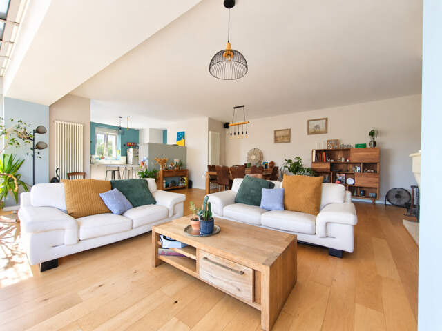 Maison de plain pieds à vendre - centre ville de Surgères — photo du bien
