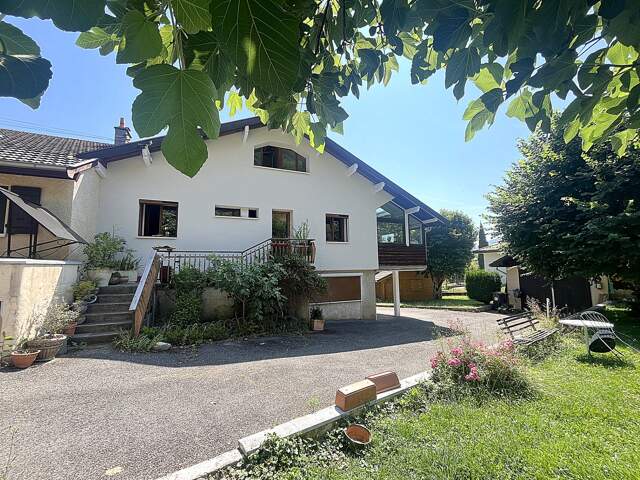 Compromis appartement - maison familiale de 143m² au sol, proche du lac — photo du bien