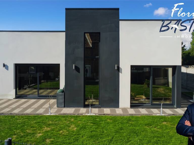   Un plain-pied de 150 m² et une pièce de vie de 71 m² : bienvenue à Hérin ! — photo 1