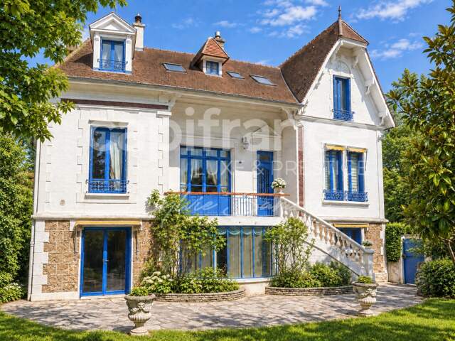 Mantes-la-Jolie – Demeure de caractère de 380 m², 14 pièces, jardin et garage — photo du bien