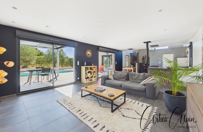 Maison contemporaine de  130 m² avec piscine et terrain 1300 m2 — photo 2