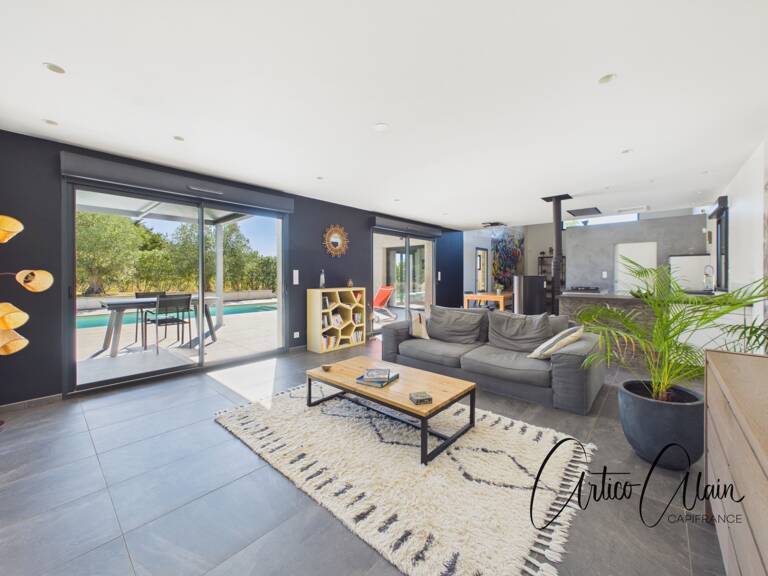 Maison contemporaine de  130 m² avec piscine et terrain 1300 m2 — photo 1