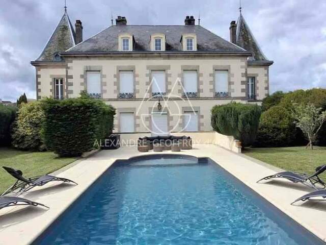 Maison à vendre 11 pièces  a 305 min de Limoges. Venez avec votre brosse à dents — photo du bien