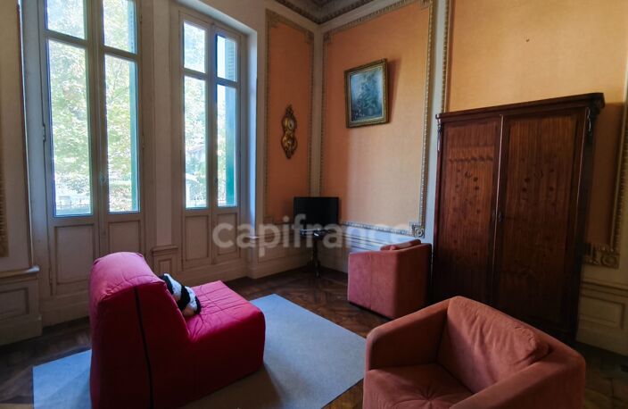Appartement T2 de caractère en RDC surélevé – Villa bourgeoise néo-renaissance avec parking – Proche plage et commerces — photo 2