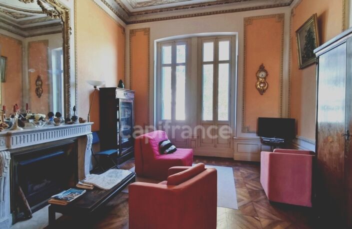 Appartement T2 de caractère en RDC surélevé – Villa bourgeoise néo-renaissance avec parking – Proche plage et commerces — photo 3