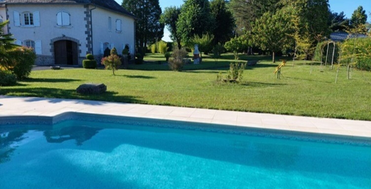 Vaste propriété aux portes d'Aurillac — photo 1