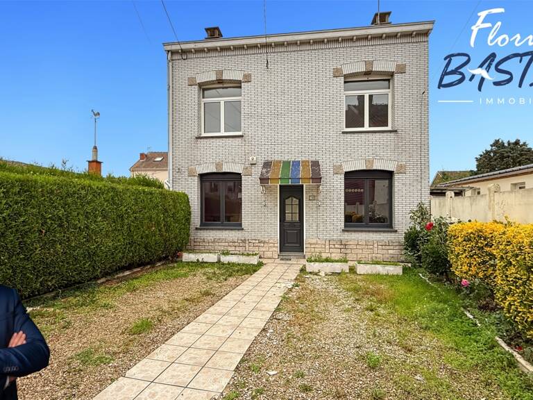 140 m², 4 chambres, un jardin, des dépendances… et une vraie vie de famille à imaginer à La Sentinelle ! — photo 1