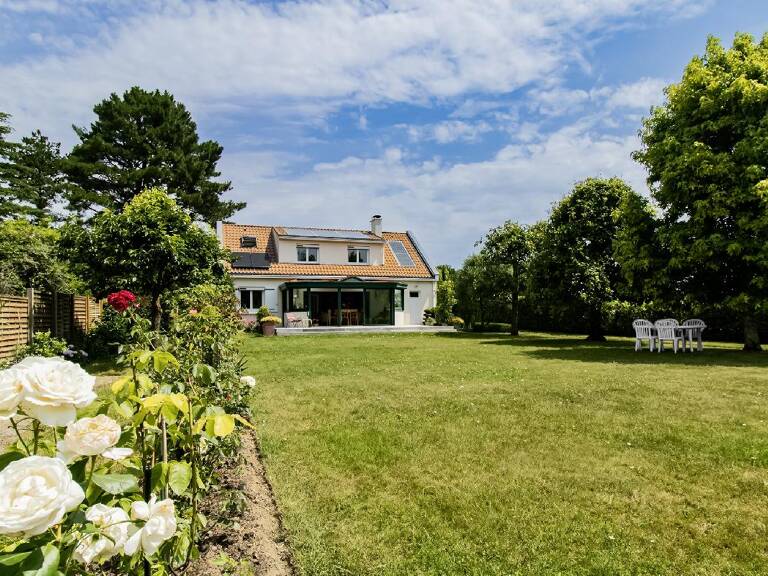 En parfait état et économique, Maison de 125 m² (potentiel de 150 m²) 4 chambres, bureau, sur terrain de 1923 m² magnifiquement arboré — photo 1