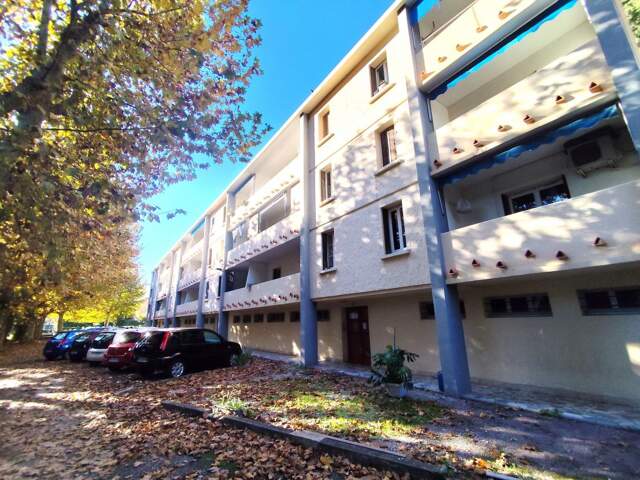Avignon Extra-Muros, Appartement Type 3, 60 m², 2 chambres, grand balcon, travaux à prévoir — photo du bien