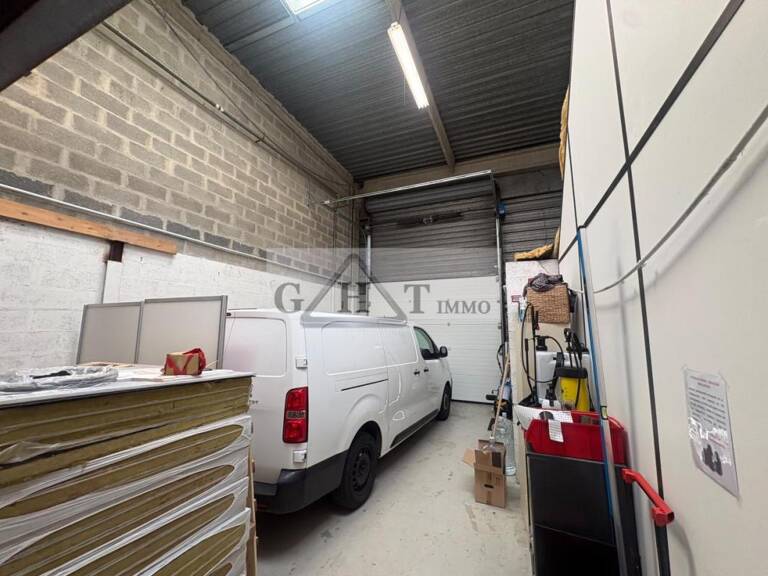 ENTREPOT A VENDRE-VAUX LE PENIL — photo 1