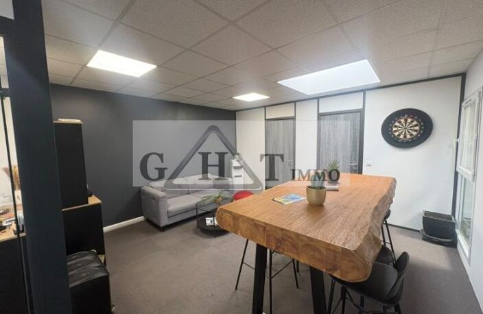 ENTREPOT A VENDRE-VAUX LE PENIL — photo 2