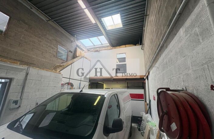 ENTREPOT A VENDRE-VAUX LE PENIL — photo 3