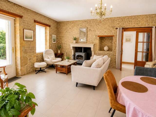 Maison de 7 pièces, 5 chambres, 234 m2 à Villefagnan — photo du bien