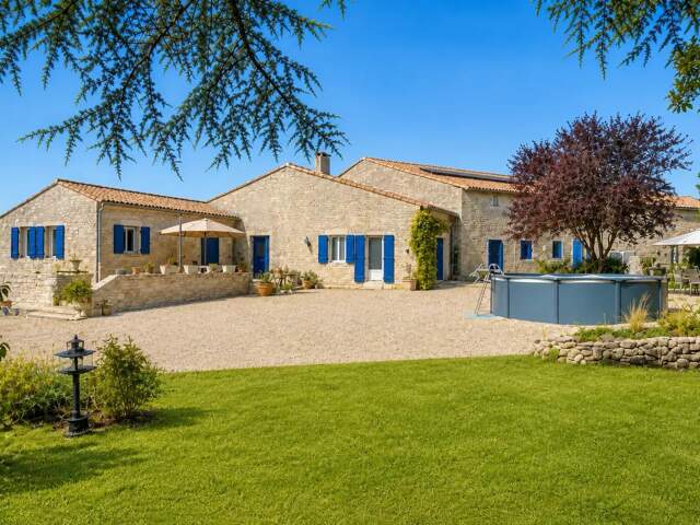 Maison de 7 pièces, 5 chambres, 234 m2 à Villefagnan — photo du bien