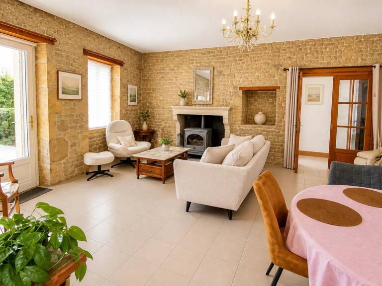 Maison de 7 pièces, 5 chambres, 234 m2 à Villefagnan — photo 1