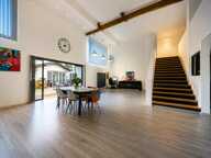 Maison contemporaine de 254 m² sur 6 000 m² de terrain — photo 2