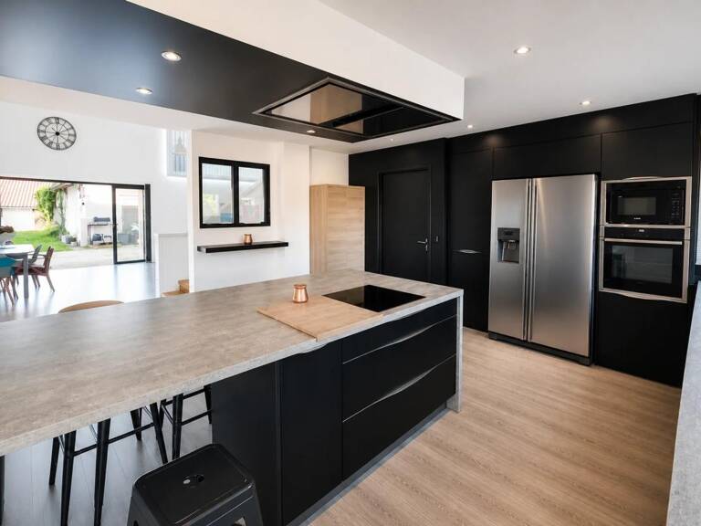 Maison contemporaine de 254 m² sur 6 000 m² de terrain — photo 1