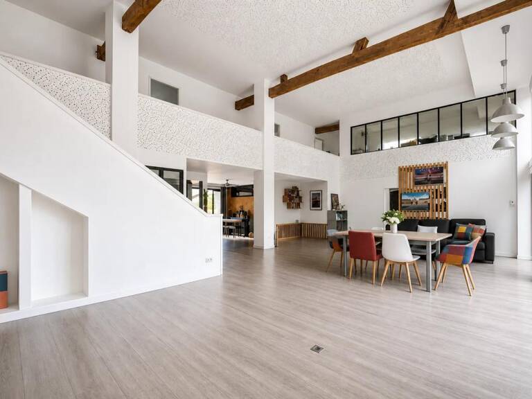 Maison contemporaine de 254 m² sur 6 000 m² de terrain — photo 1