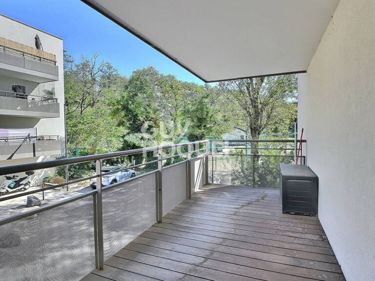 SAINT-FONS (69190) - Appartement T3 de 54 m²,  double exposition, avec balcon & garage — photo 1