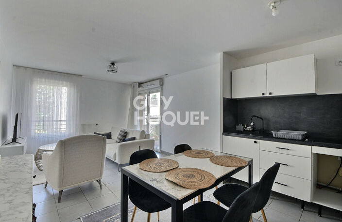 SAINT-FONS (69190) - Appartement T3 de 54 m²,  double exposition, avec balcon & garage — photo 3