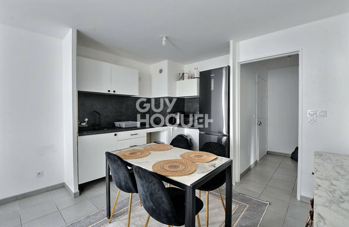 SAINT-FONS (69190) - Appartement T3 de 54 m²,  double exposition, avec balcon & garage — photo 4