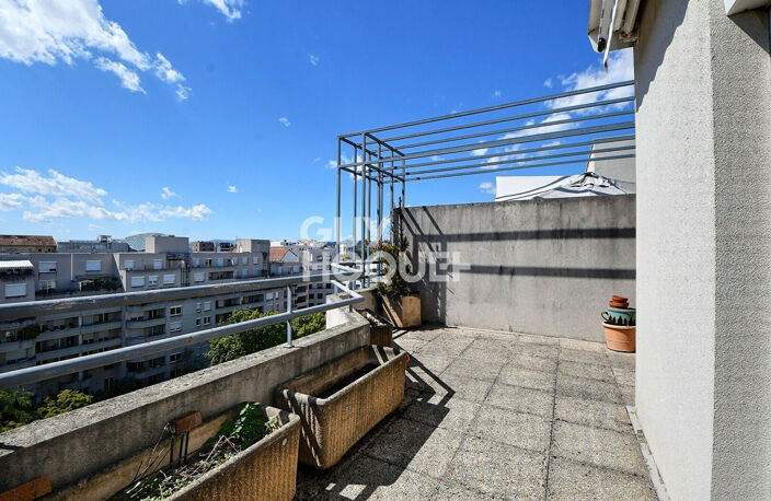Sans Souci / Monplaisir - Dernier étage, appartement T6 de 155 m², Résidence Prestigieuse 'Les Jardins de l'Europe' Lyon 3ème (69003) — photo 4