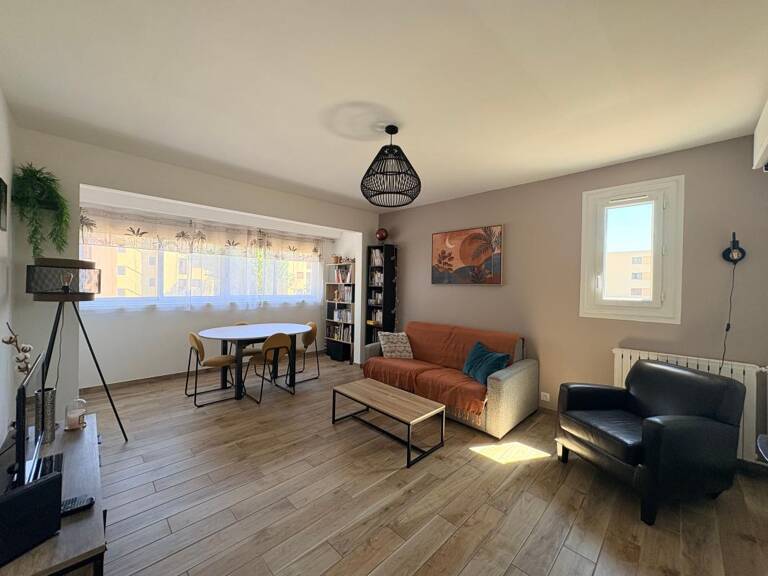 Appartement À Vendre t2 Hyères — photo 1
