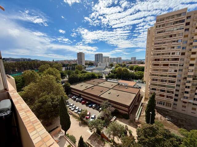 A VENDRE TOULON 83000 QUARTIER LA RODE APPARTEMENT TYPE 4 - garage en sus — photo du bien