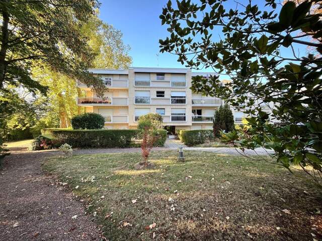 Appartement À Vendre — photo du bien