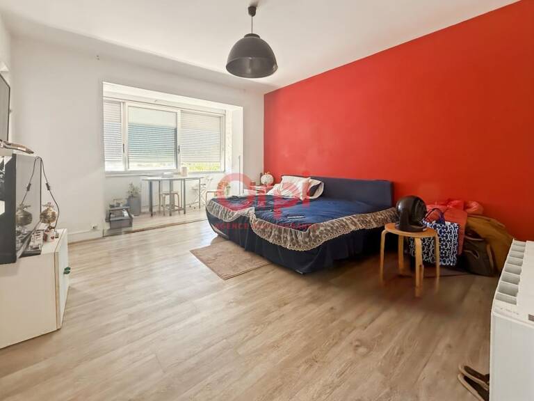 SAINT RAPHAEL– STUDIO AVEC LOGGIA, CAVE ET PARKING — photo 1