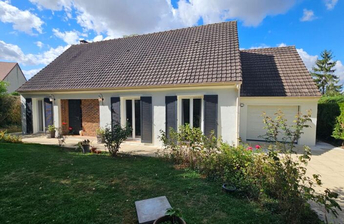 Montfort l'Amaury 10 mn / Maison familiale idéalement située / 5 chambres — photo 2
