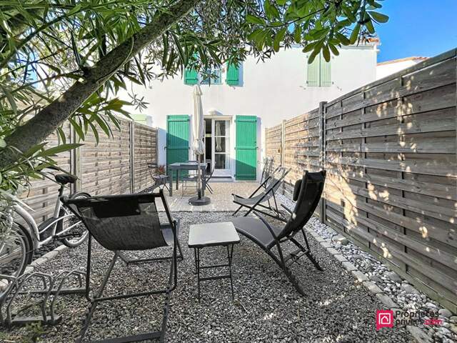 ARS EN RE - MAISON 2 CHAMBRES 38m2 AVEC JARDINET, PISCINE ET STATIONNEMENT — photo du bien