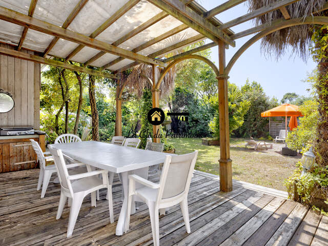 VILLA DE 308 m2 SUR TERRAIN DE 1000 m2 AVEC TERRASSE- JARDIN — photo du bien