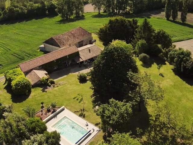 Maison Avec Piscine Allemans 8 pièce(s) 205 m2 — photo du bien