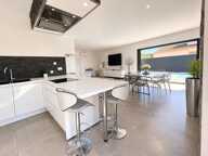 SAINT-CYR-SUR-MER  MAISON CONTEMPORAINE PLAIN-PIED 132 M² AVEC PISCINE  4 CHAMBRES — photo 2