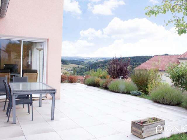 Langogne Maison  5 pièce(s) 172 m2 avec 4 chambres double garage vue dégagée — photo du bien