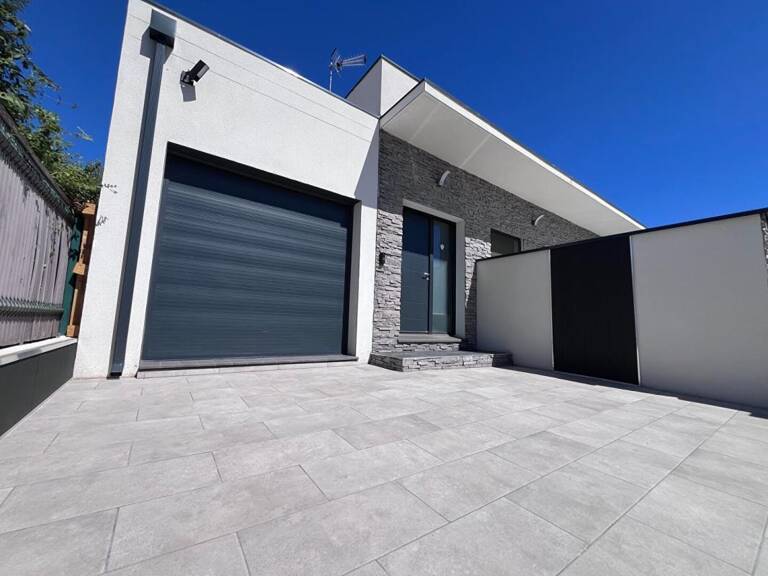 Magnifique plain-pied de 132 m² sur un terrain (faux 3 faces de 300 m²) construite en 2025  de style contemporaine — photo 1