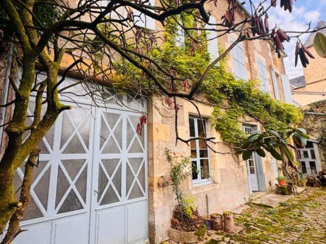 Grande maison familiale dans le centre de Prémery — photo du bien