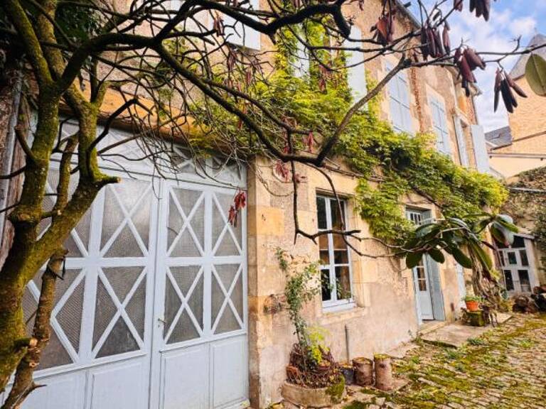 Grande maison familiale dans le centre de Prémery — photo 1