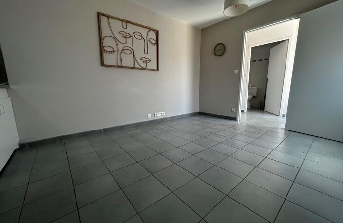 Location appartement 1 pièce 22 m² à Fourques (66300) — photo 2