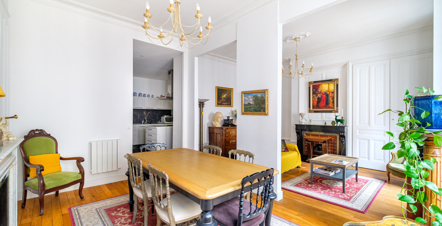 LYON 7 SAXE GAMBETTA BEL IMMEUBLE ANCIEN APPARTEMENT TYPE 4 — photo 1