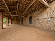 A VENDRE - CAZEDARNES - ANCIENNE CAVE VINICOLE AMENAGEABLE — photo 3