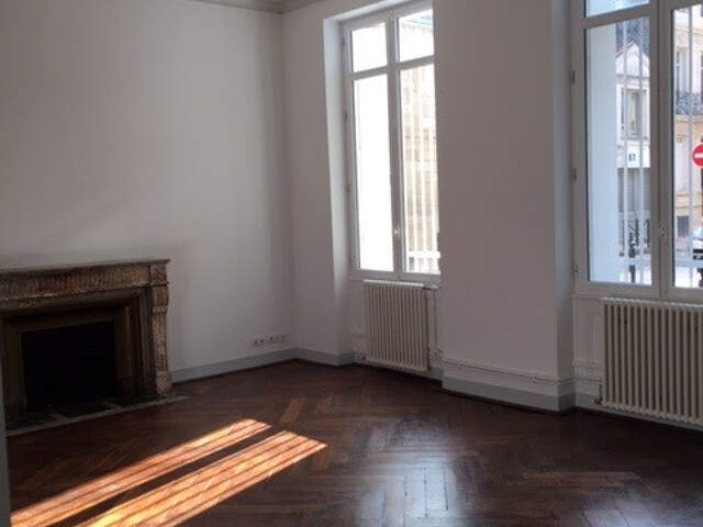 Appartement Bordeaux 2 pièce(s) 68.1 m2 — photo du bien