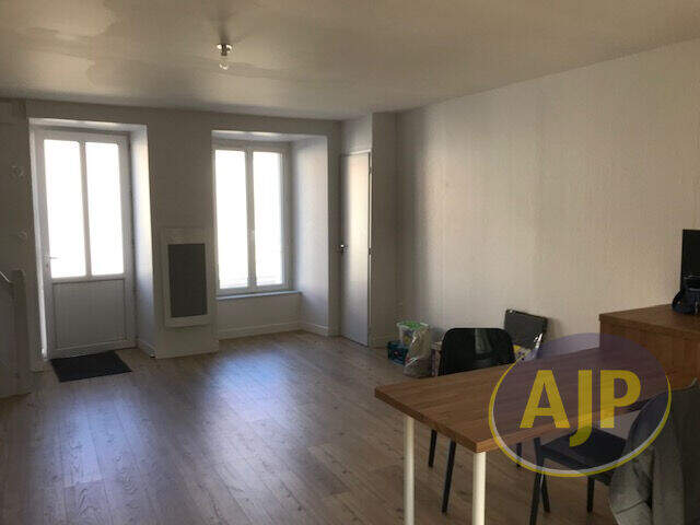 A LOUER MAISON 1CH + BUREAU CUGAND — photo du bien