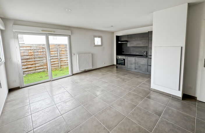 PAREMPUYRE - A VENDRE - MAISON EN DUPLEX DE 50,80M2 ENVIRON — photo 2