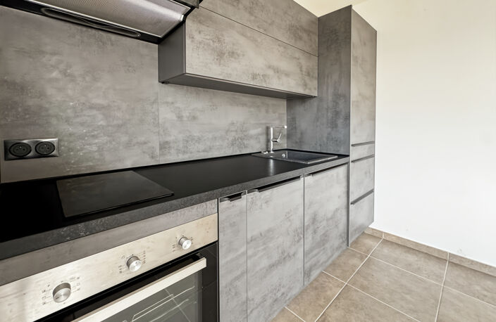 PAREMPUYRE - A VENDRE - MAISON EN DUPLEX DE 50,80M2 ENVIRON — photo 4