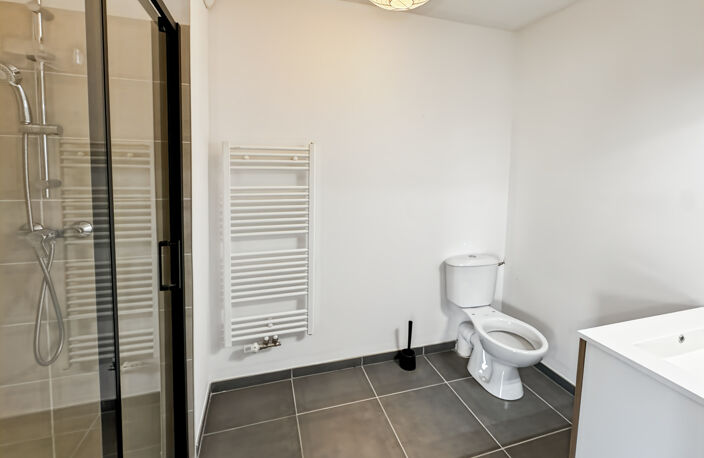 PAREMPUYRE - A VENDRE - MAISON EN DUPLEX DE 50,80M2 ENVIRON — photo 5
