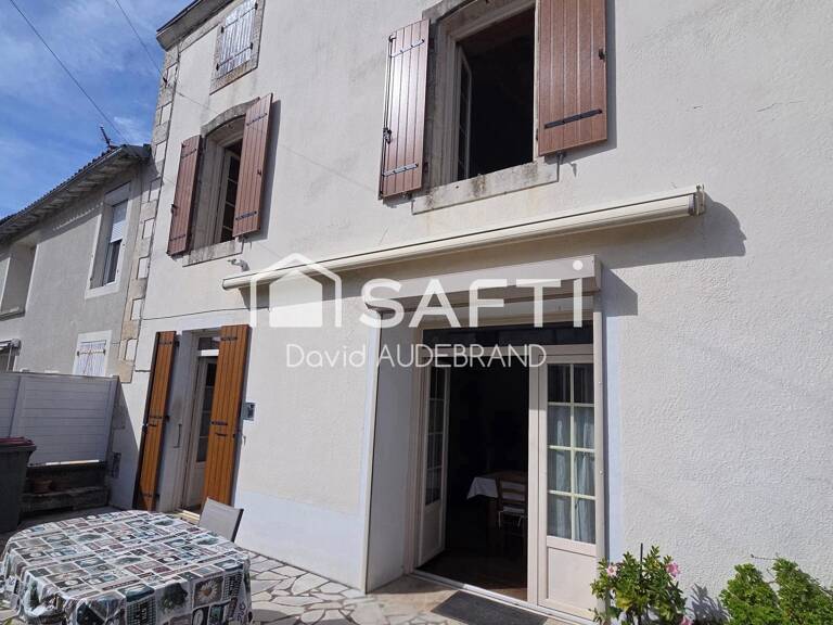 Maison de bourg 3 chambres avec cour et garage — photo 1
